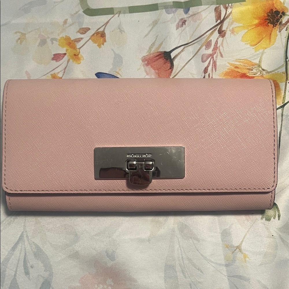 Michael Kors light Pink Women's Clutch Wallet